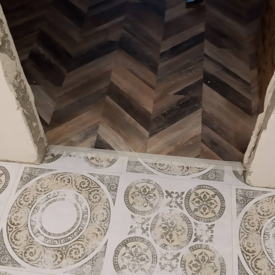 Профессиональная укладка напольных покрытий.